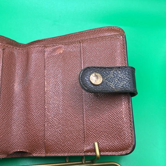 Louis Vuitton Embossed Mens Wallett - Picture 6 of 12